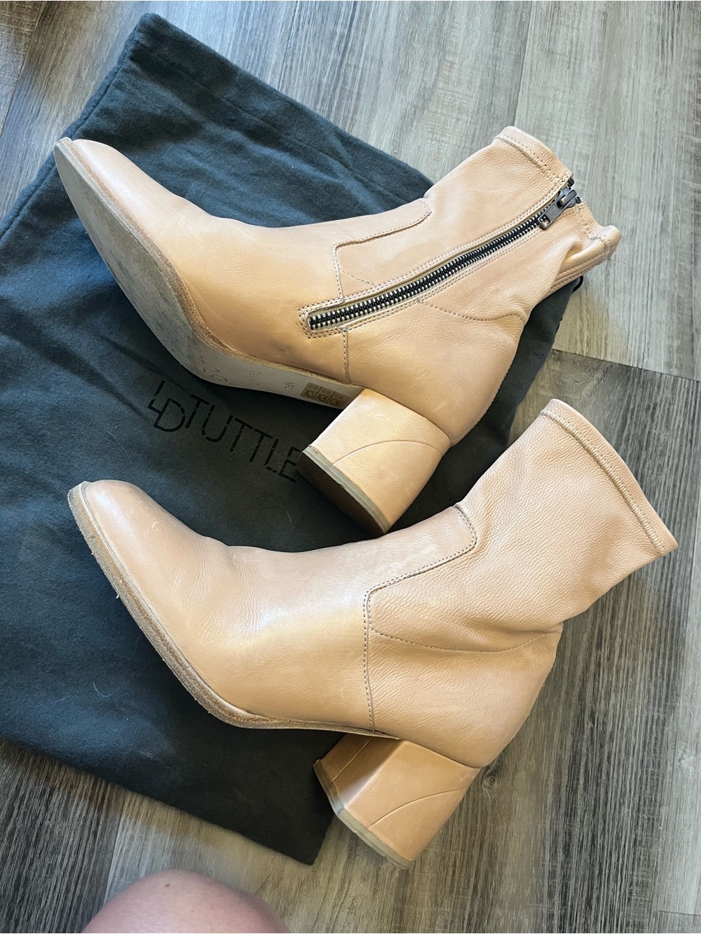 LD Tuttle woman’s leather heeled boots size 6.5 - Picture 2 of 5